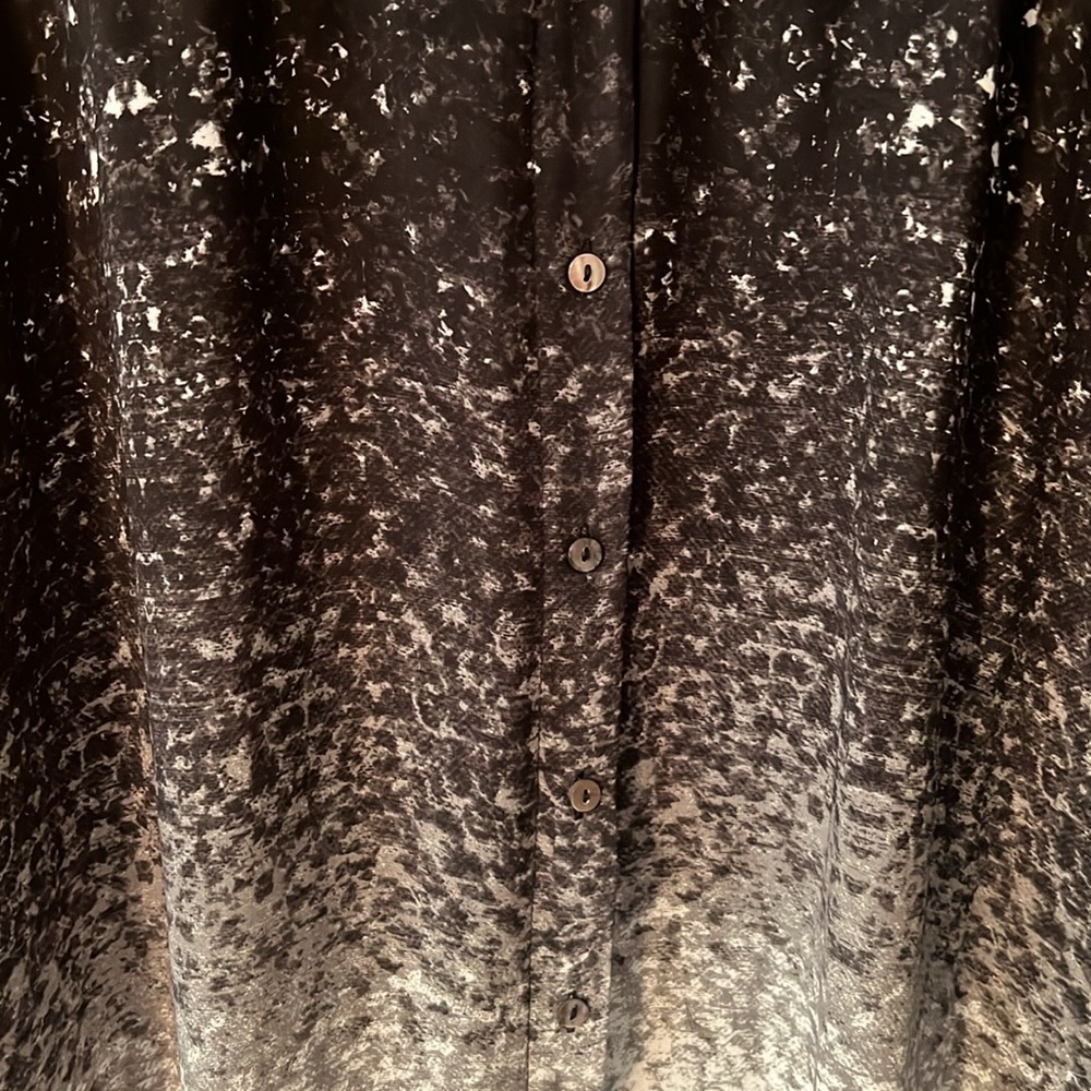 Rose and Olive Scarf Hem Top with High/Low Hem and Back Button Detail, Size 1X - Picture 4 of 4